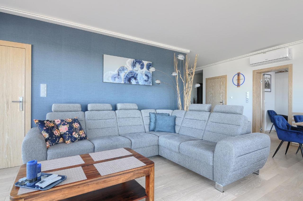 Apartament Szafirowy Z Bezposrednim Widokiem Na Morze- Nadmorski Luksus Apartamenty Ustronie Morskie Exterior photo